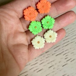 Boucles d’oreilles mini - fleur - Brille dans la nuit