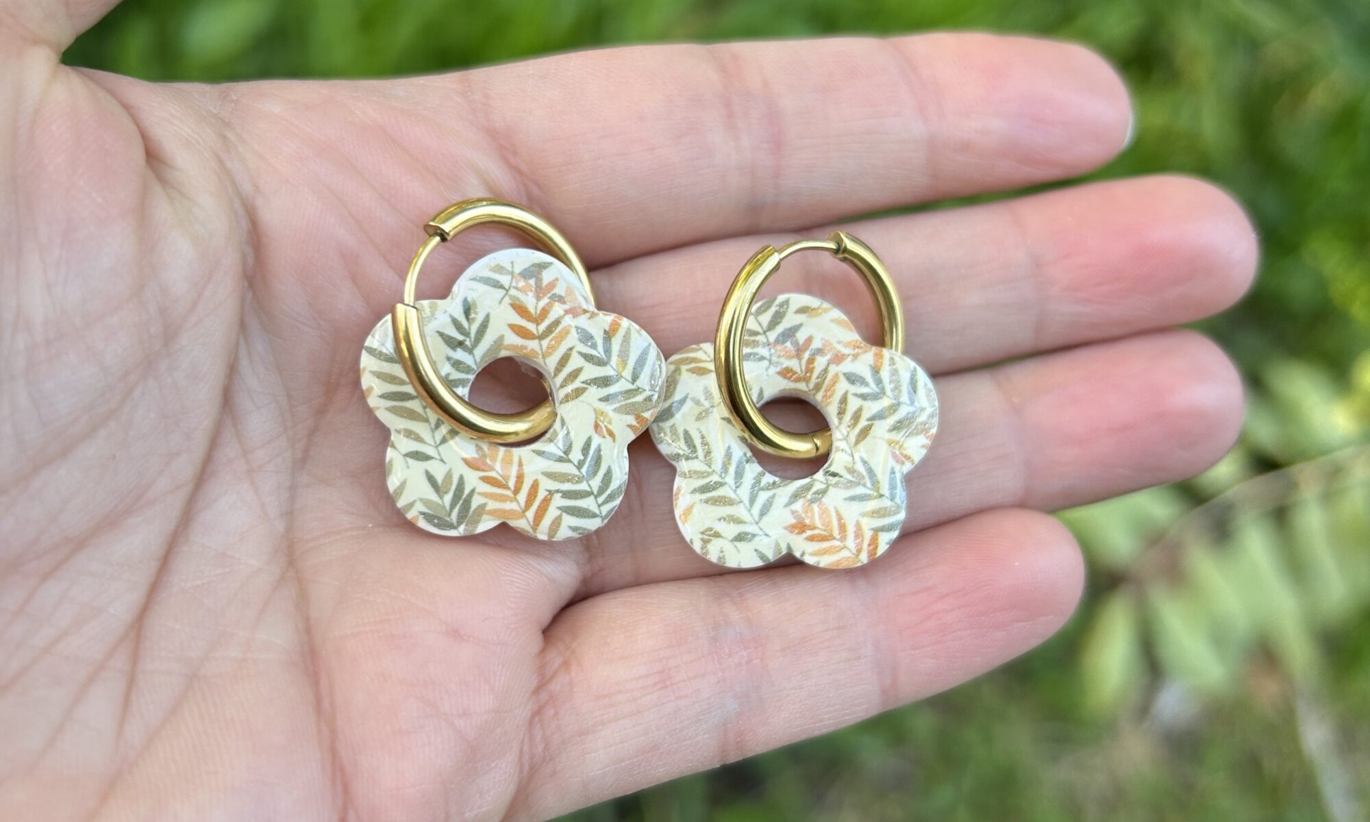 bijoux boucles d'oreilles, créoles aux pampilles interchangeables, motifs fleuris