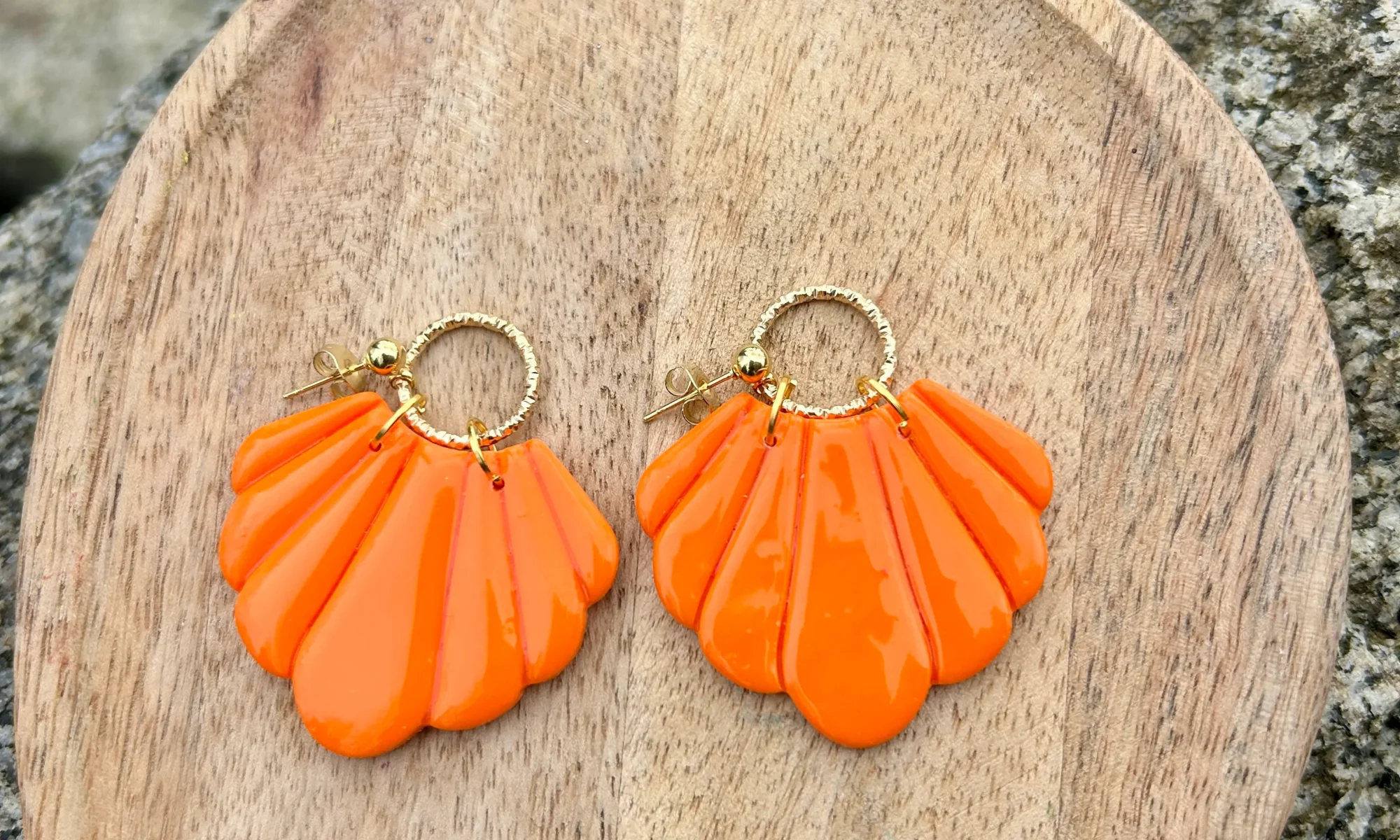 boucles d'oreilles colorées