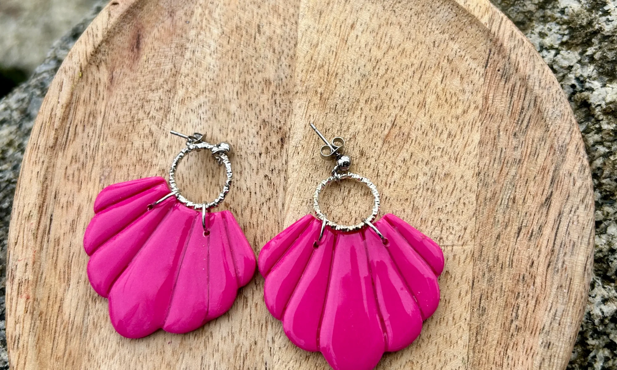 boucles d'oreilles colorées