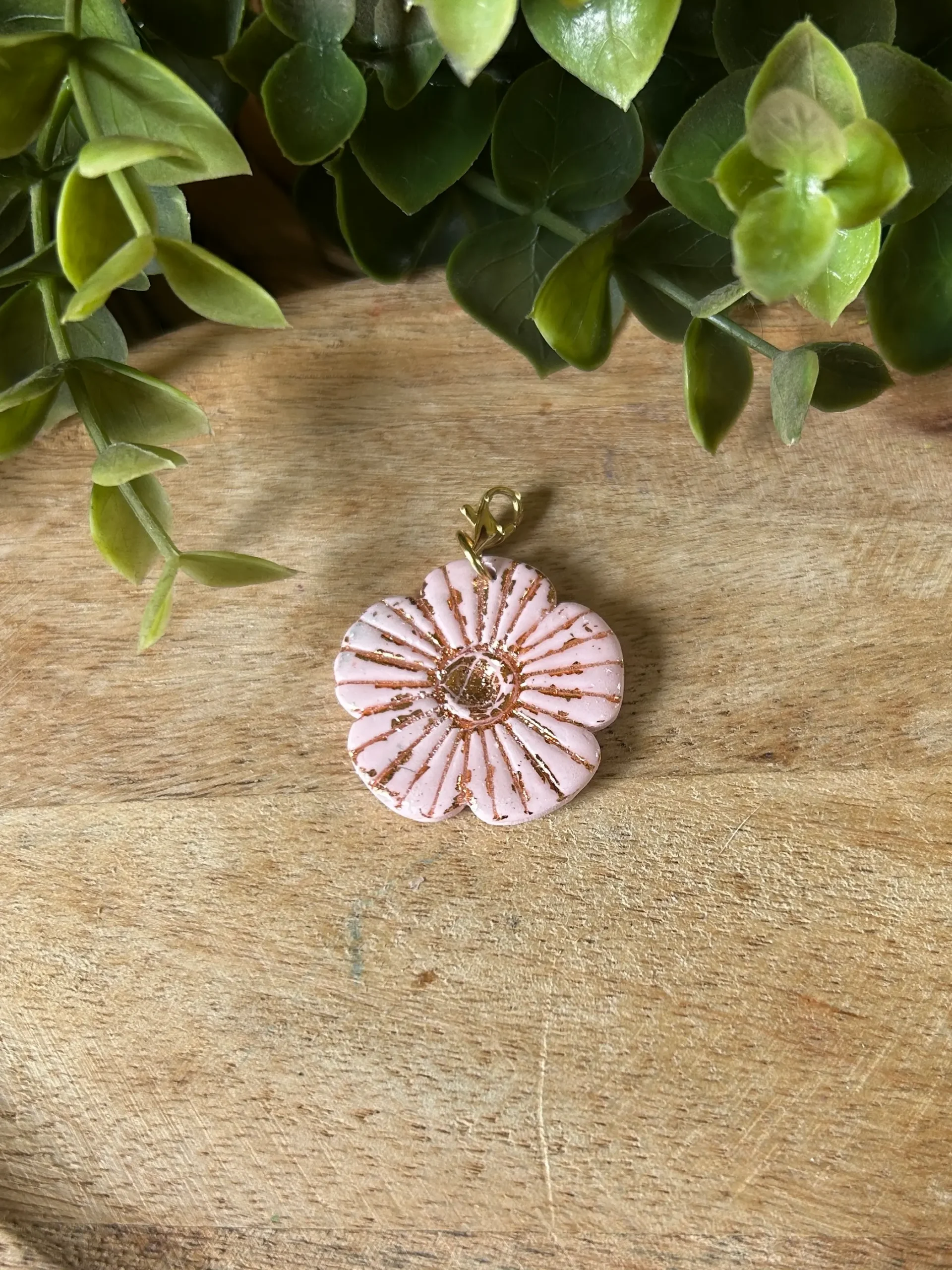 Charm fleur rose