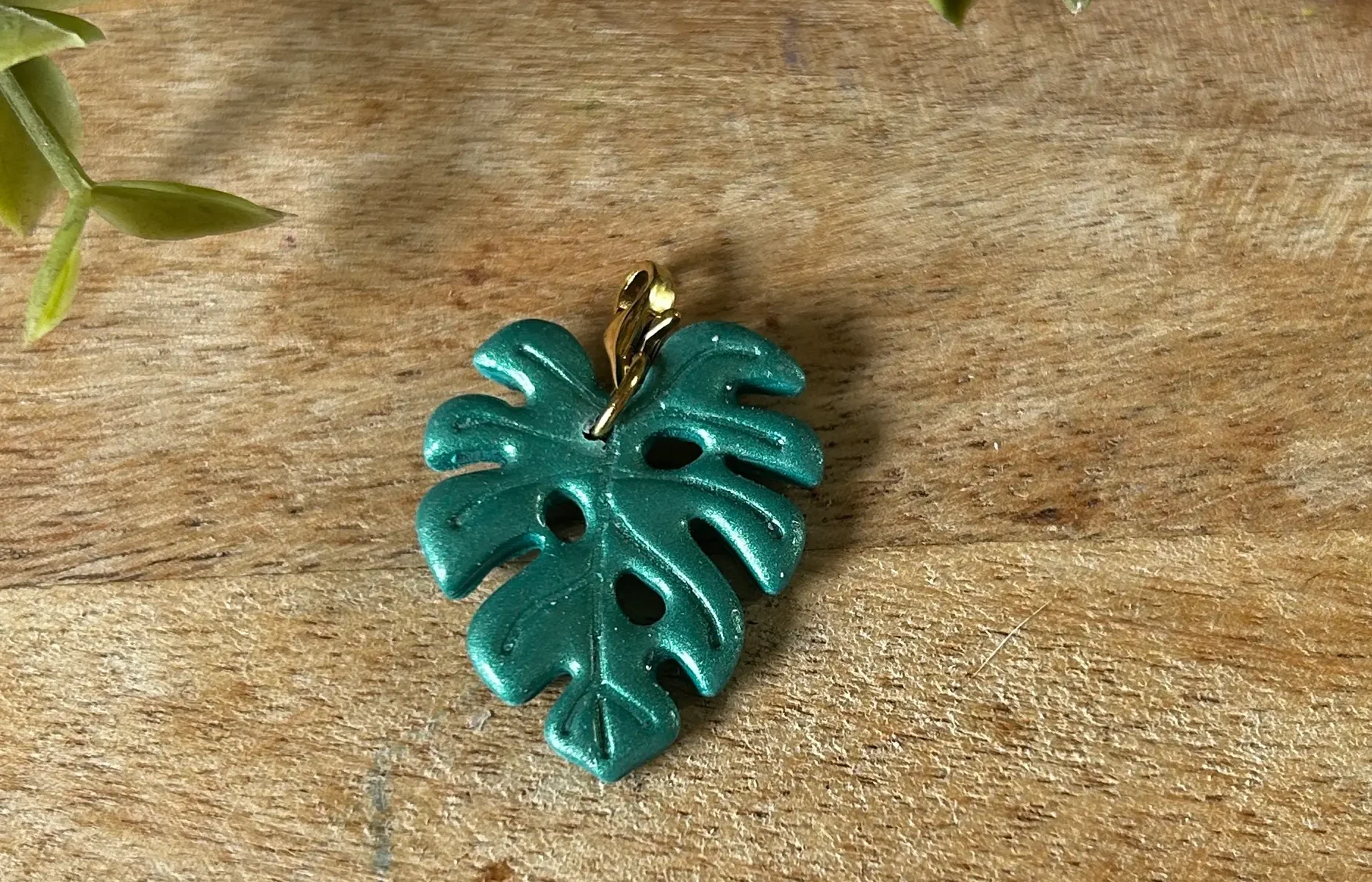 charm feuille monstera
