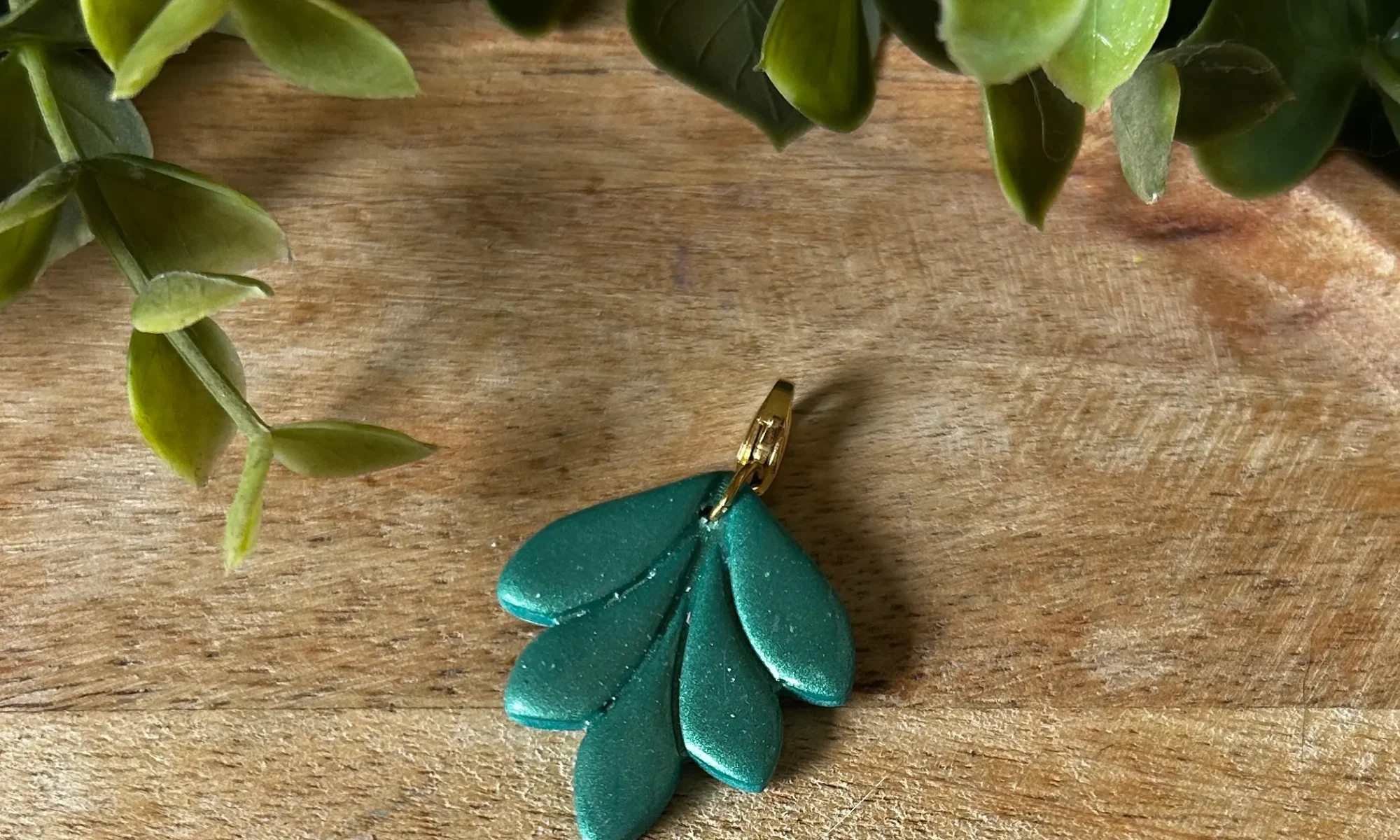 charm feuille verte
