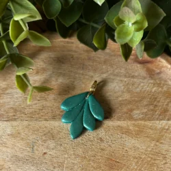 charm feuille verte