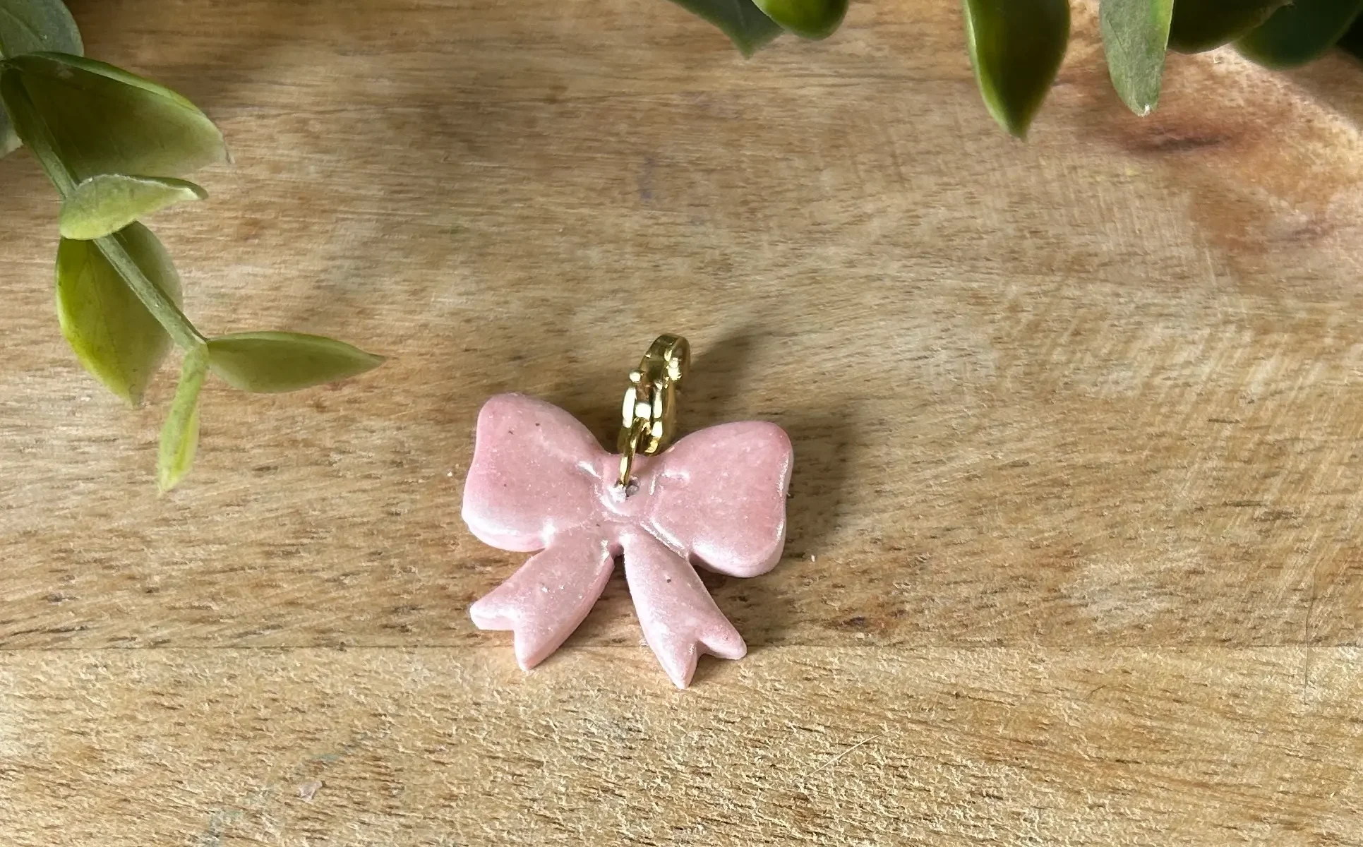 charm nœud rose