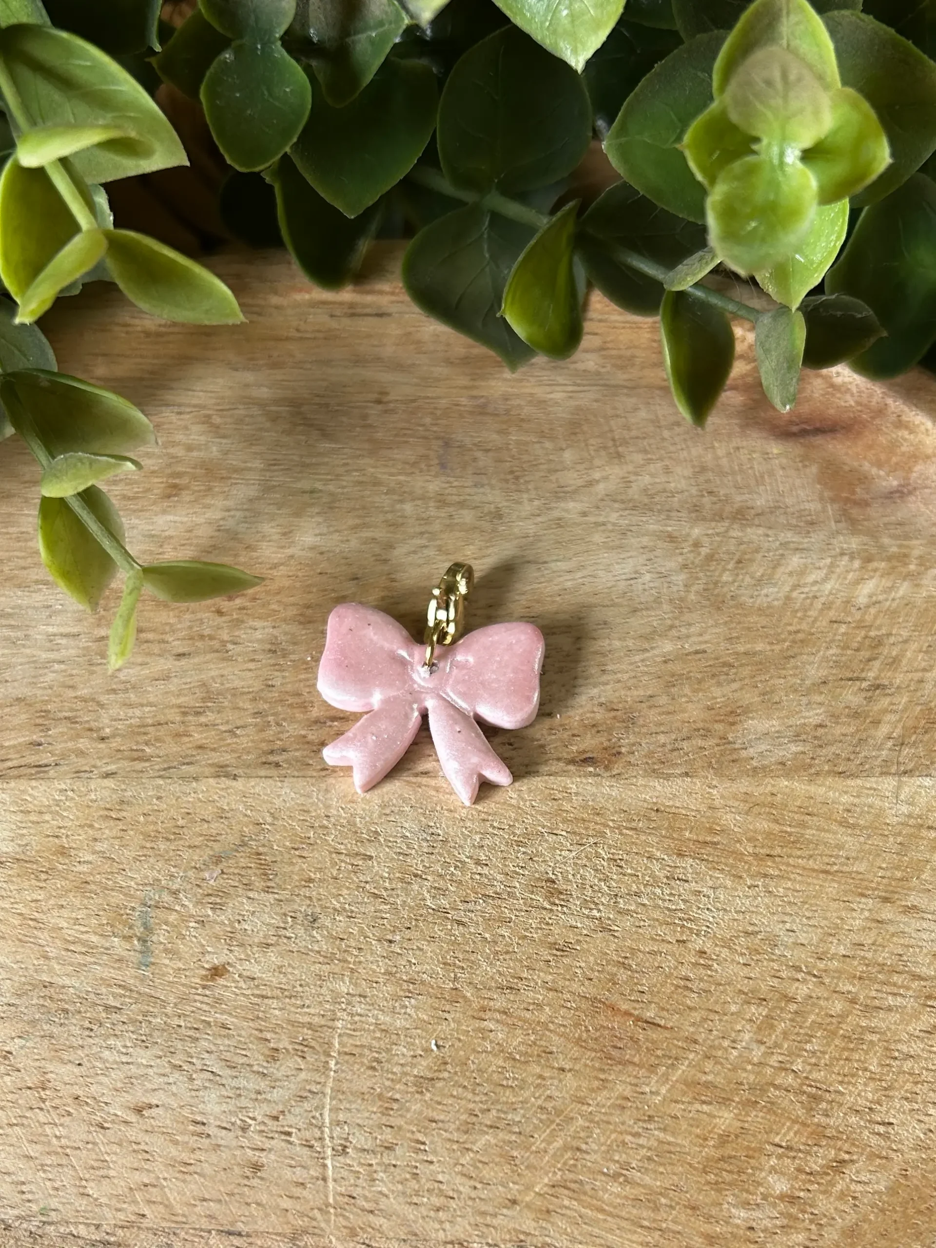 charm nœud rose