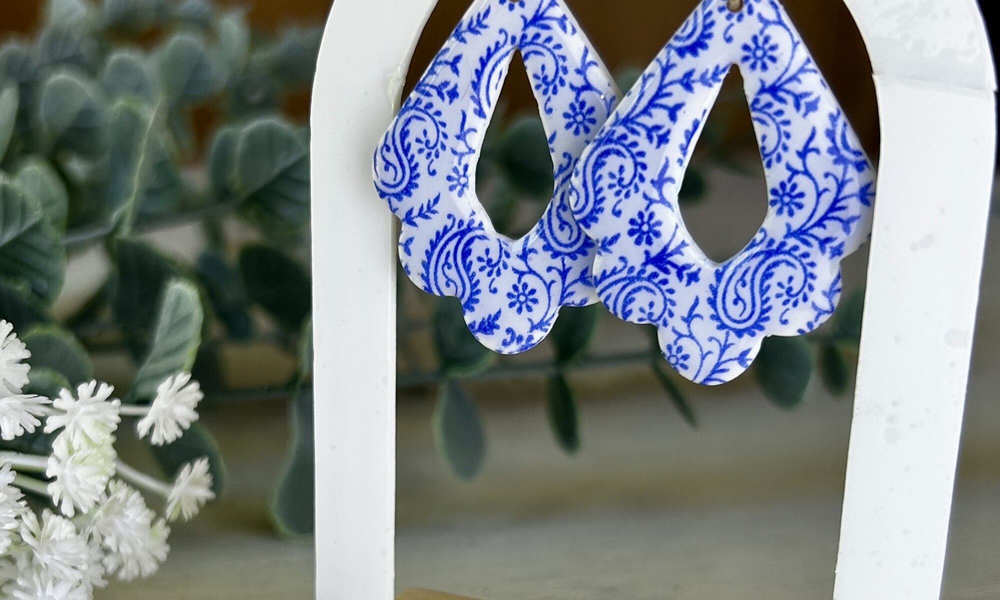 boucles d'oreilles motifs bleu et blanc