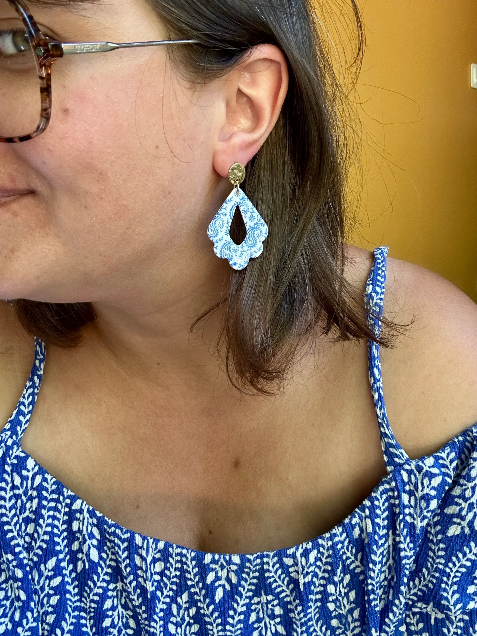 boucles d'oreilles motifs bleu et blanc